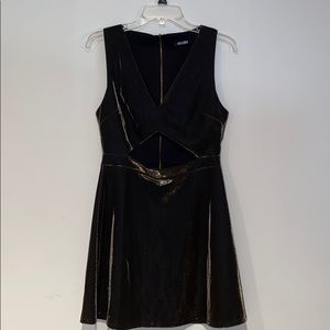 🖤🤍 MISSGUIDED Metallic Dress 🤍🖤